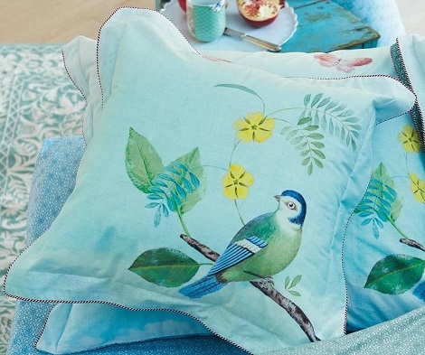 PIP kussen Feeling fruity,dessin:vogel Kleur:multi,blauw,groen,geel Maat:45x45cm.